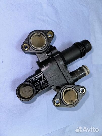 Корпус термостата Land Rover LR073372