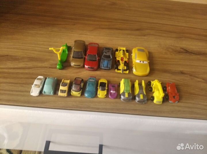 Машинки Киндер сюрпризы