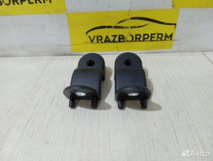 Кронштейн (сопут. товар) задний правый Renault