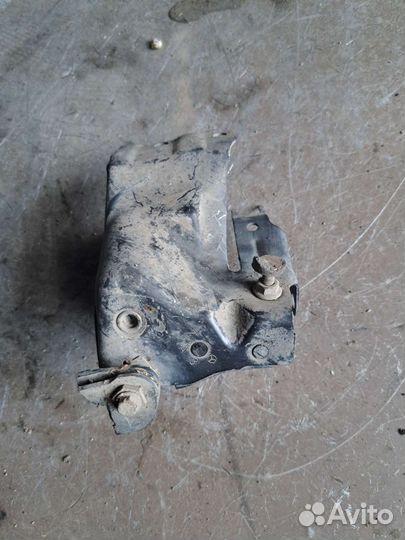 Кронштейн усилителя бампера Mercedes W211