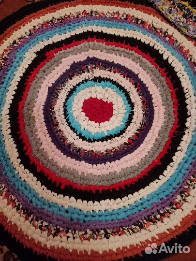 Коврик вязаный ручной работы