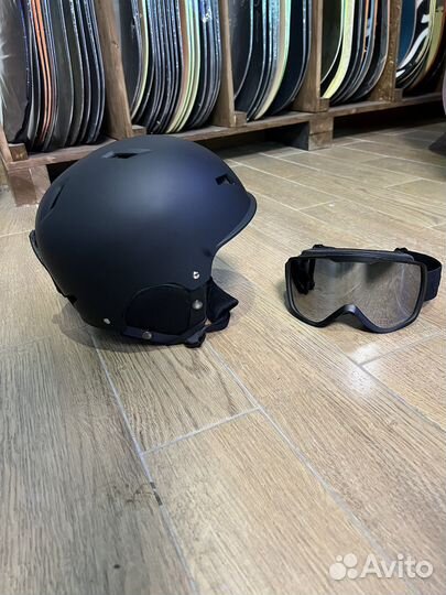 Горнолыжный шлем новый M