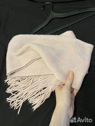 Бледнорозовый шарф