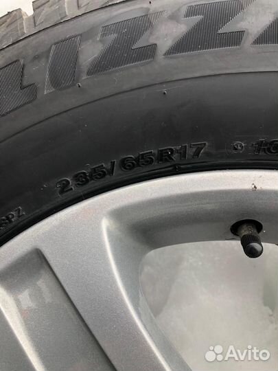 Bridgestone Blizzak Spike-02 SUV 235/65 R17