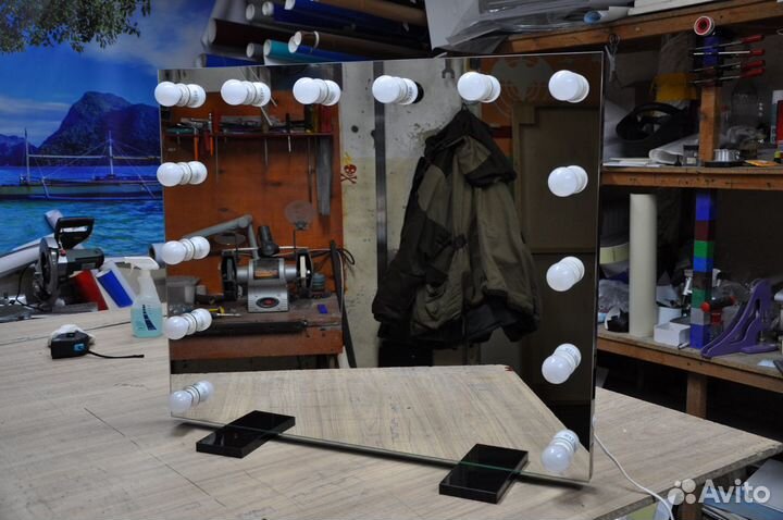 Гримерное зеркало с подсветкой