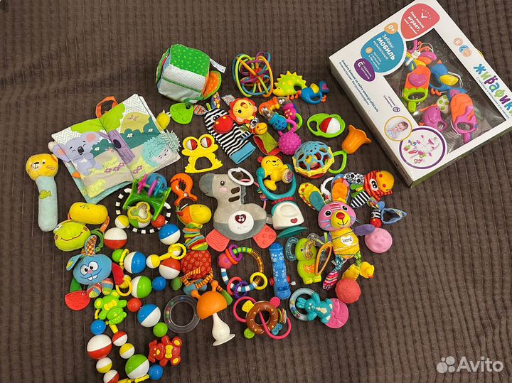 Развивающие игрушки пакетом + мобиль