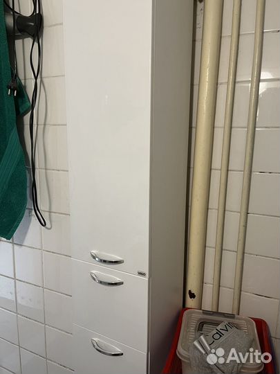 Шкаф пенал для ванной с корзиной