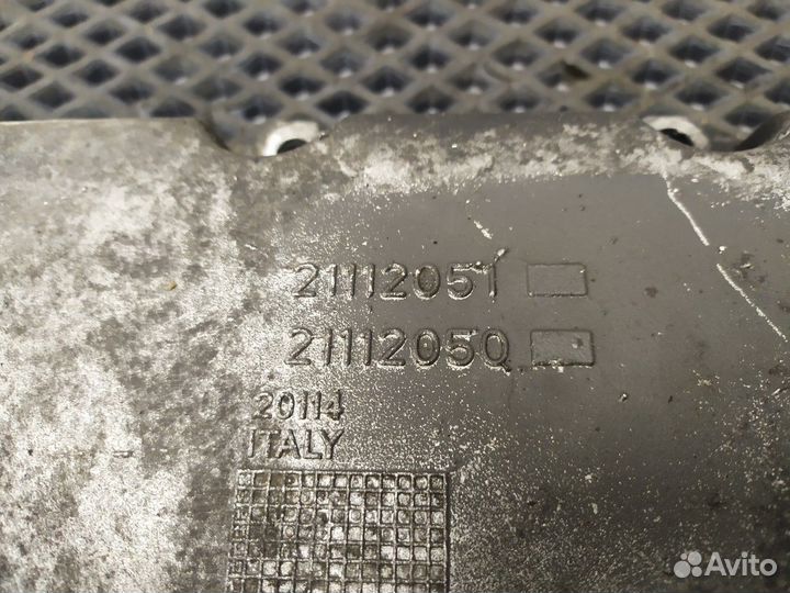 21112051 Крышка масляного радиатора