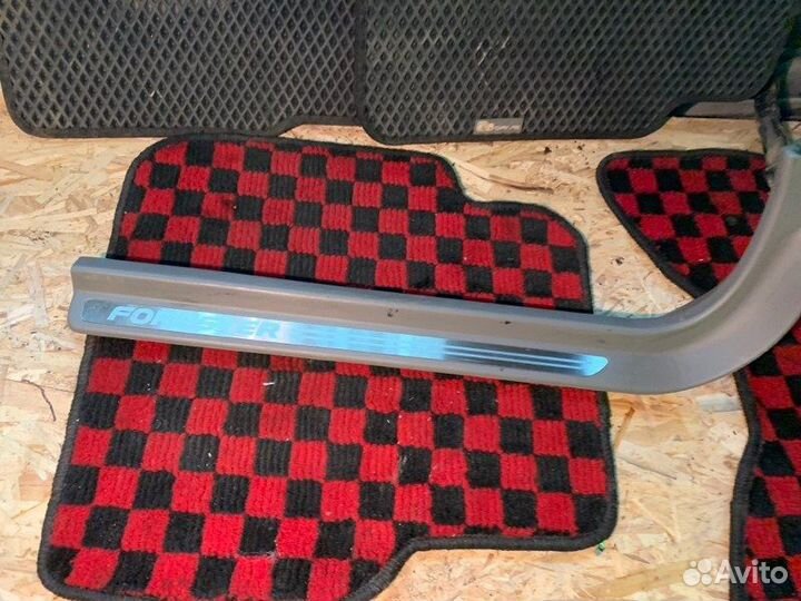 Накладка на порог передняя правая Subaru Forester