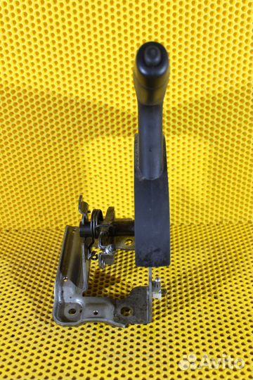 Ручной тормоз ручник Nissan Juke F15