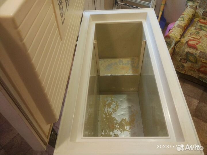 Морозильный ларь с глухой крышкой