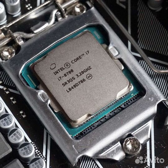 Процессор Intel I7 8700