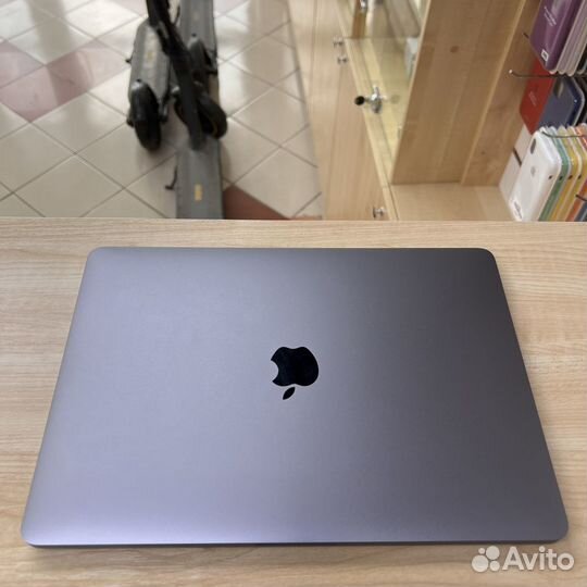 Ноутбук apple MacBook Pro 13 M1 (2020) 8/256Gb