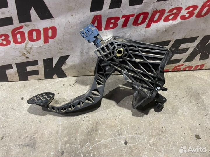 Педаль сцепления Volkswagen Polo седан 1.6 2014