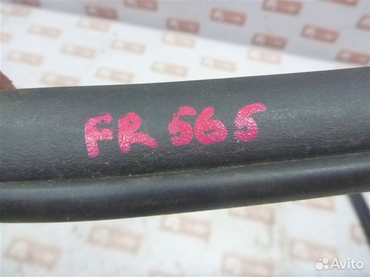 Уплотнительная резинка стекла передняя правая