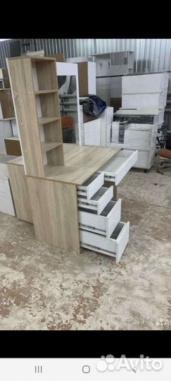 Столик с зеркалом