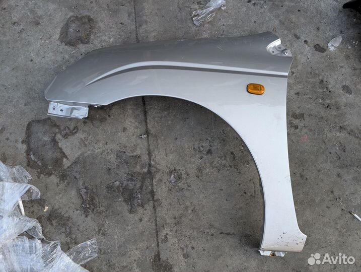 Крыло Toyota Prius NHW11 1NZ-FXE Лев. Перед