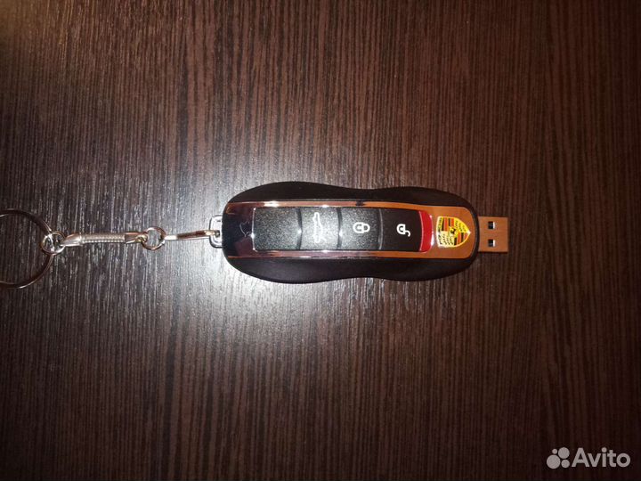 Флешка usb 32гб в форме ключа porsche