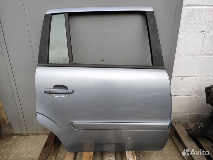 Дверь задняя правая на Opel Zafira B Z163