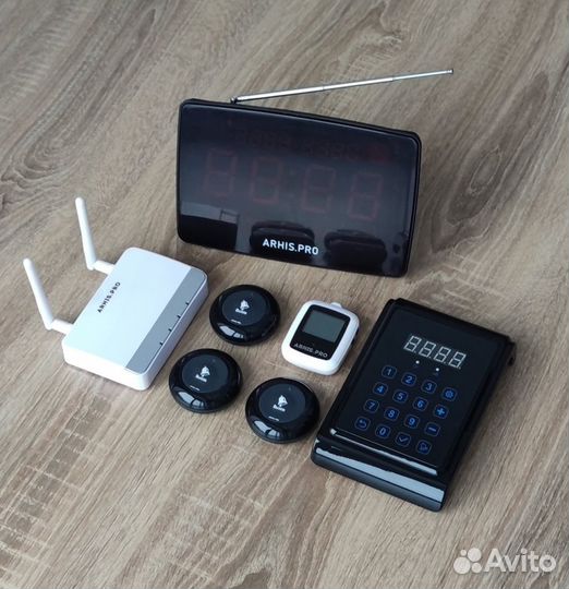 Кнопка вызова официанта, часы, табло, пуль, репите