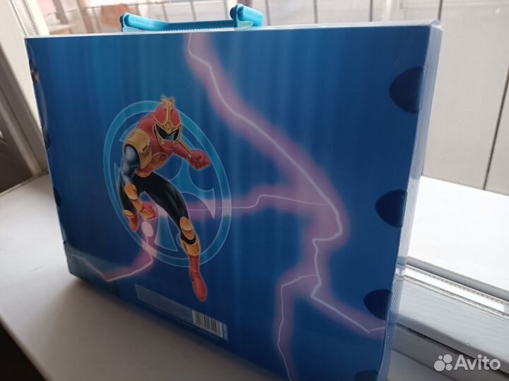 Портфель пластиковый на замке детский