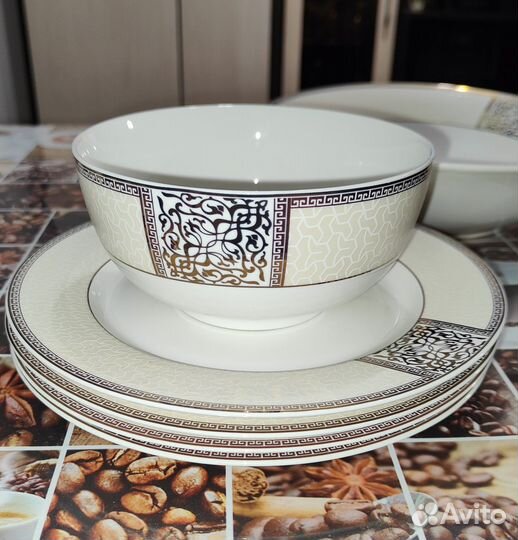 Тарелки фарфоровые