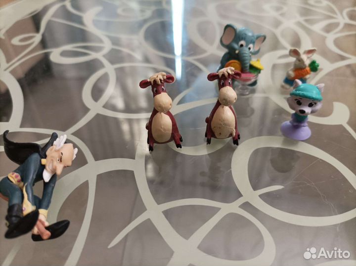 Фигурки из киндера. Пингвины, акулы, динозавры