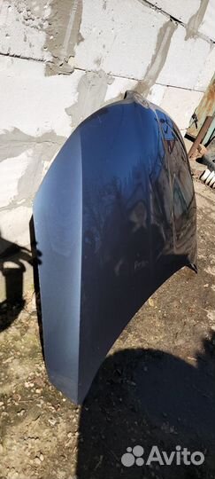 Капот шкода рапид 16г.в. под ремонт