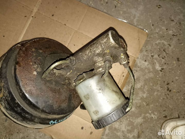 Вакуумник с гтц Nissan Bluebird U11 двигатель LD20