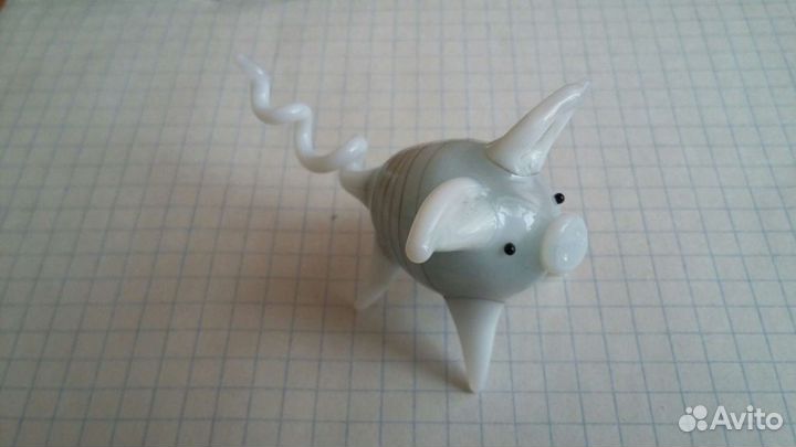 Статуэтка из стекла