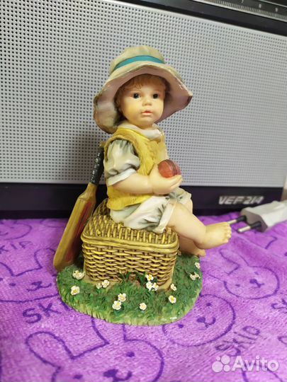 Полистоун статуэтка Юный крекетист