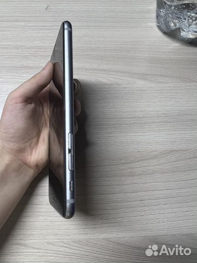 Телефон iPhone 6s