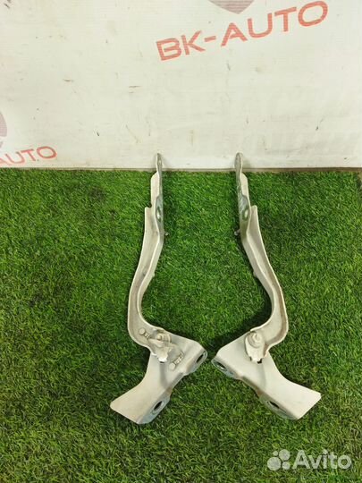 Петли капота на Lincoln Navigator 3 07г