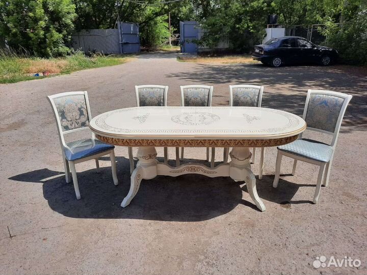 Стол и стулья