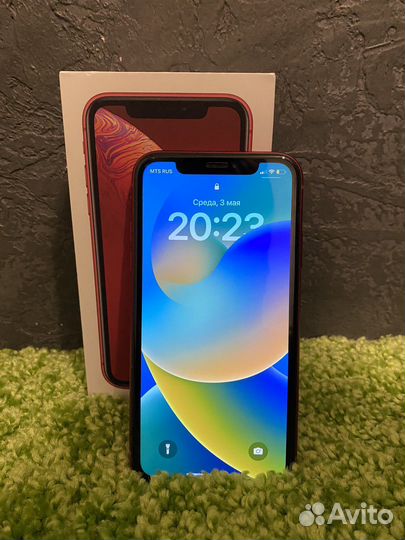 Продаю iPhone XR