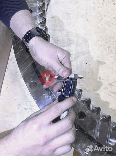 Поворотный круг Hyundai R300LC-9S 81N8-00023