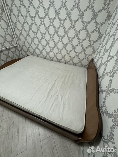 Кровать с матрасом 160х200 бу