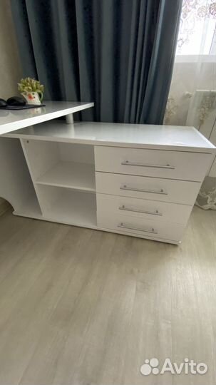 Стол компьютеоный