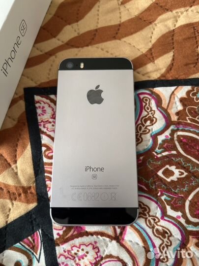 iPhone SE, 32 ГБ