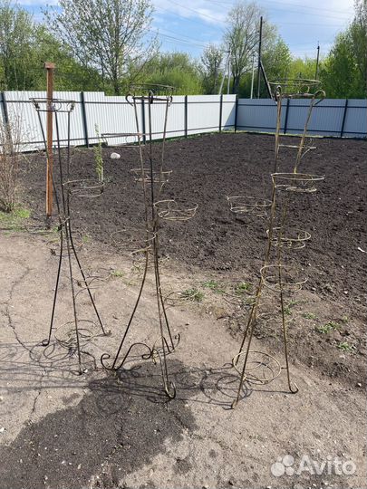 Подставка для цветов напольная металлическая