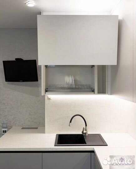 Маленькая компактная кухня на заказ