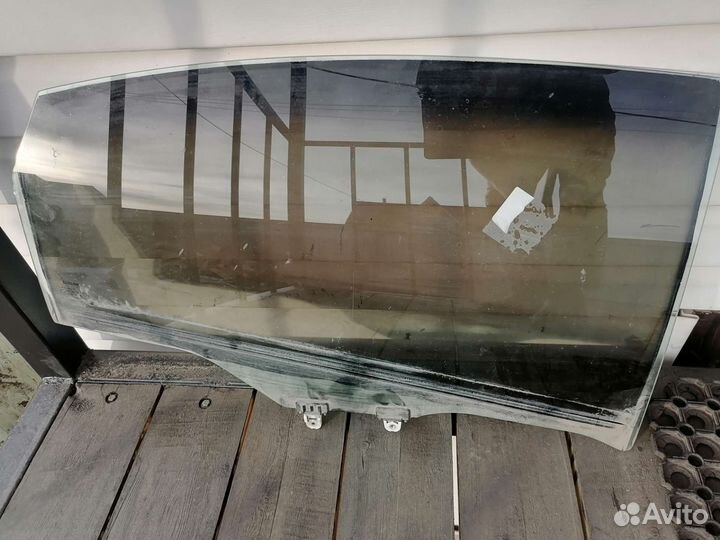 Стекло заднее правое Ниссан Альмера