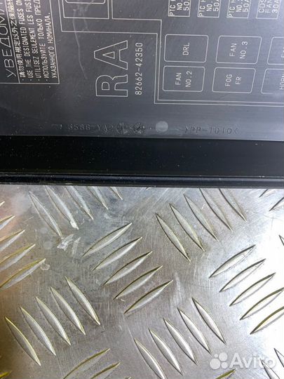 Крышка блока предохранителей Toyota Rav 4 (Ca40)