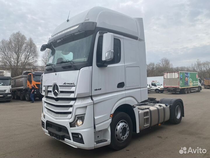 Mercedes-Benz Actros 1942, 2022