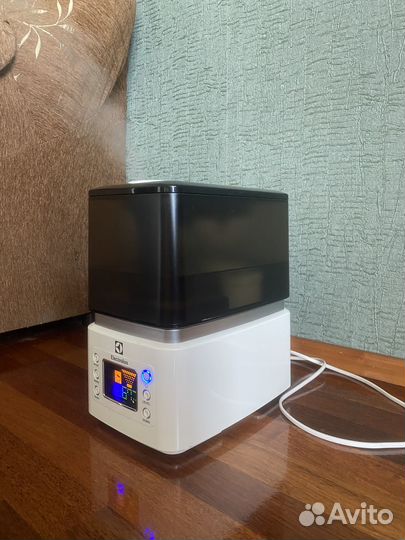 Увлажнитель воздуха electrolux EHU 3515D