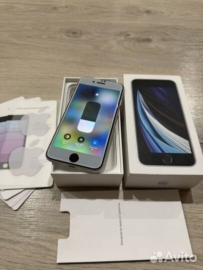 iPhone SE, 64 ГБ