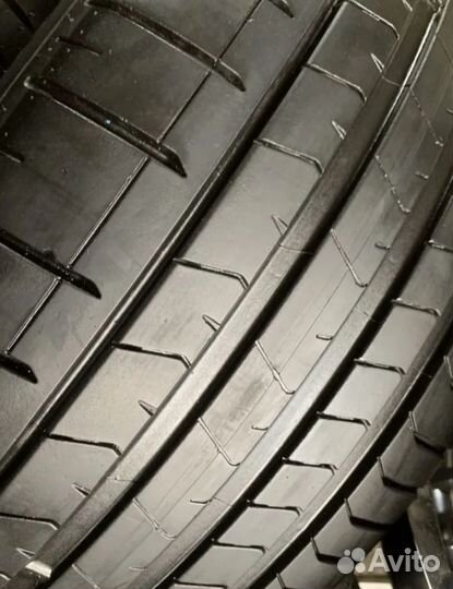 Pirelli P Zero PZ4 285/40 R23 и 325/35 R23 Y