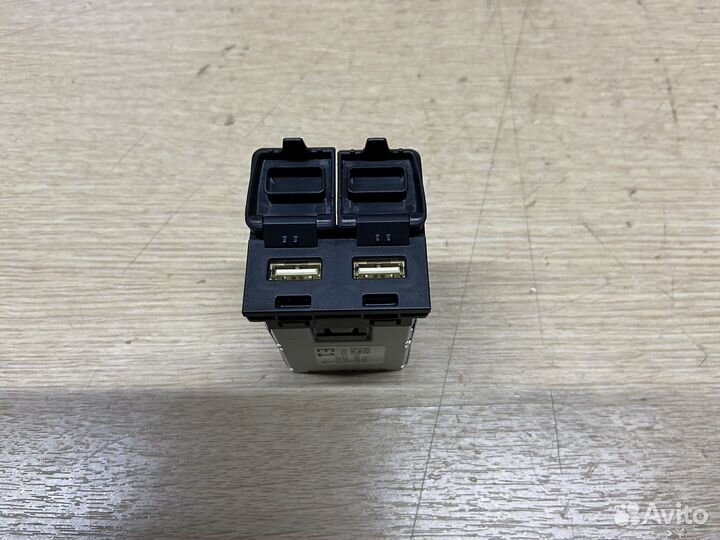 USB зарядка Toyota Rav4 XA50