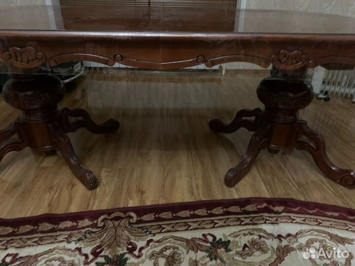 Стол и стулья