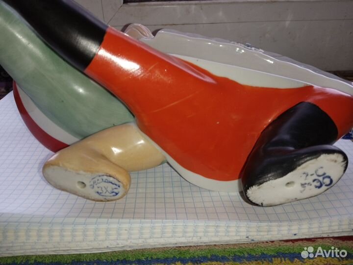 Фарфоровые статуэтки разные